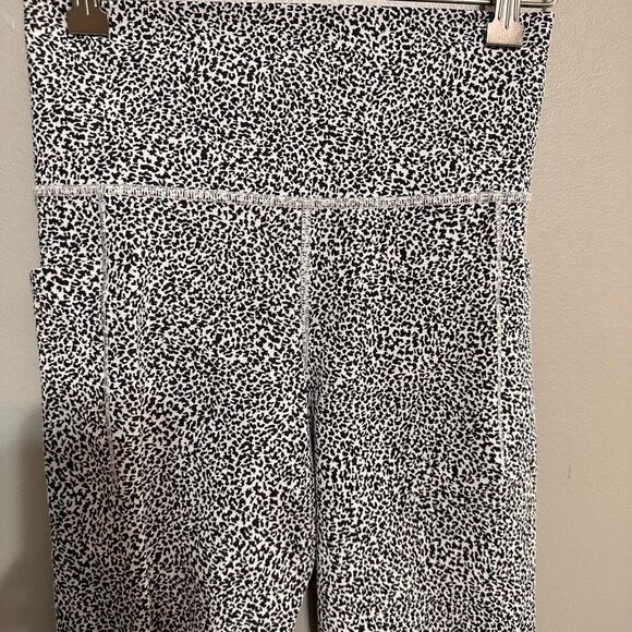 Athleta Salutation Stash Pocket II Textured 7/8 Tight Moonflower Black XS - Picture 5 of 7